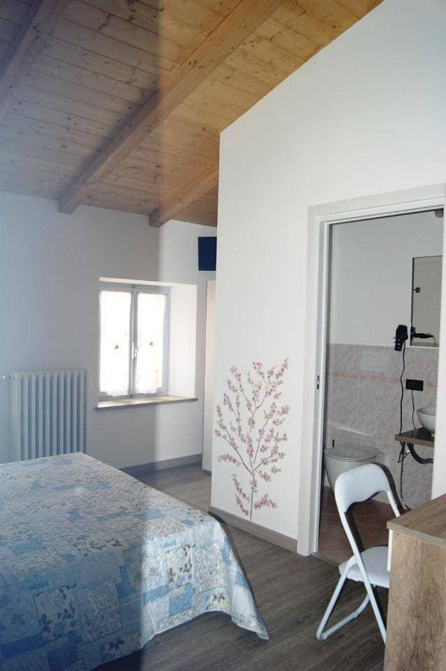 Foto 6 von 9: Double Room with Private Bathroom