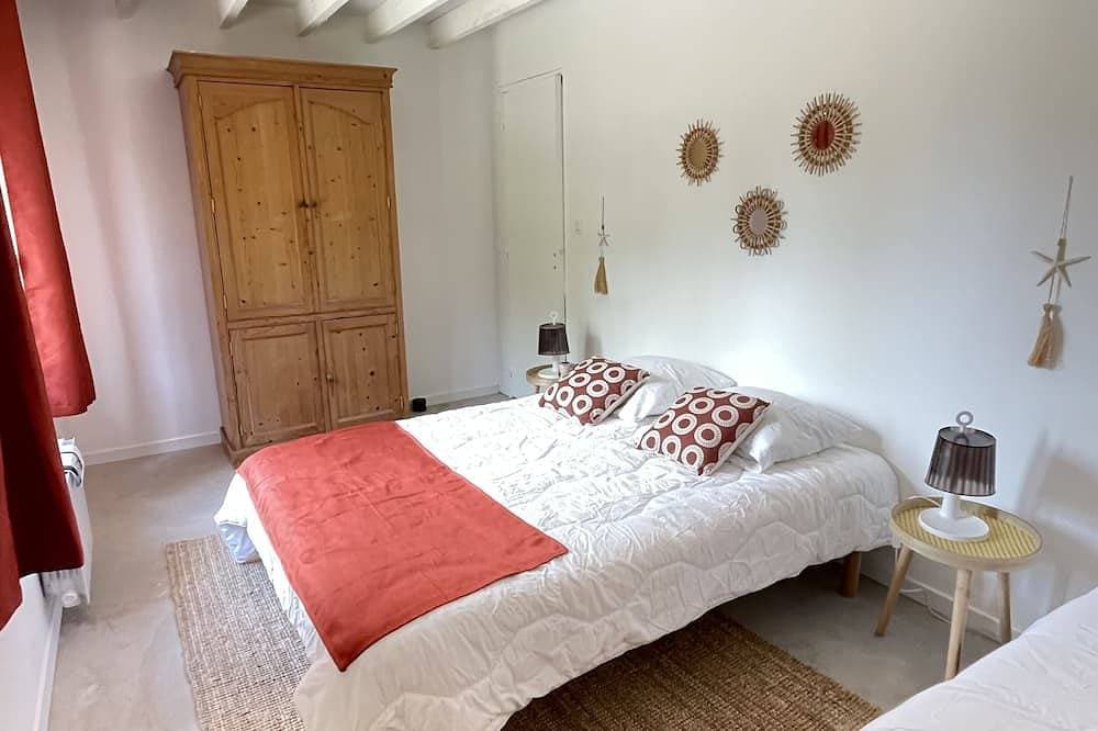 Foto 2 von 30: 4mn-sea-Cabourg 16p. gîte heated pool, fireplace, ping pong table etc...