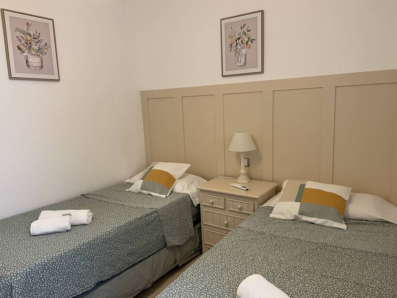 Foto 11 von 31: Beachfront 3 Bed Apt San Luis De Sabinillas
