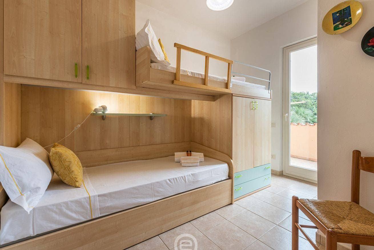 Foto 7 von 30: Ferienhaus für 4 Personen mit Balkon/Terrasse