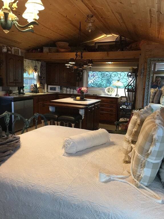 Foto 5 von 42: Waterfront Cottage Intercoastal Retreat