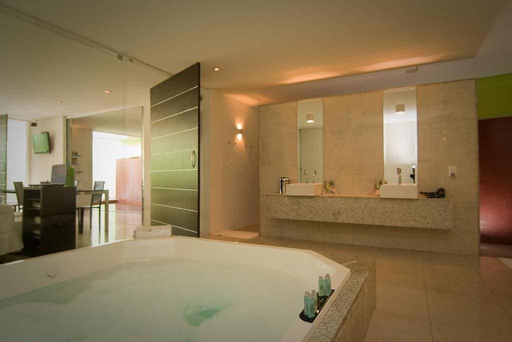 Foto 4 von 9: Suite with Hot Tub