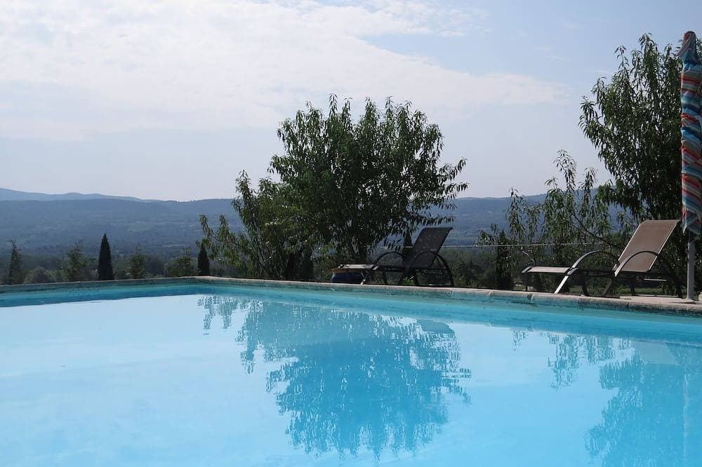 Schönes Haus, auf 2500m² Grundstück mit privatem Pool, 1