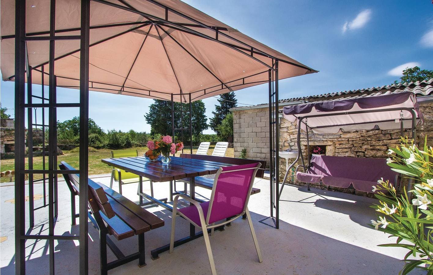 Foto 2 von 27: Charmante Ferienwohnung mit Terrasse, Parkplatz und 2,5 km Entfernung zum Stadtzentrum von Butkovići