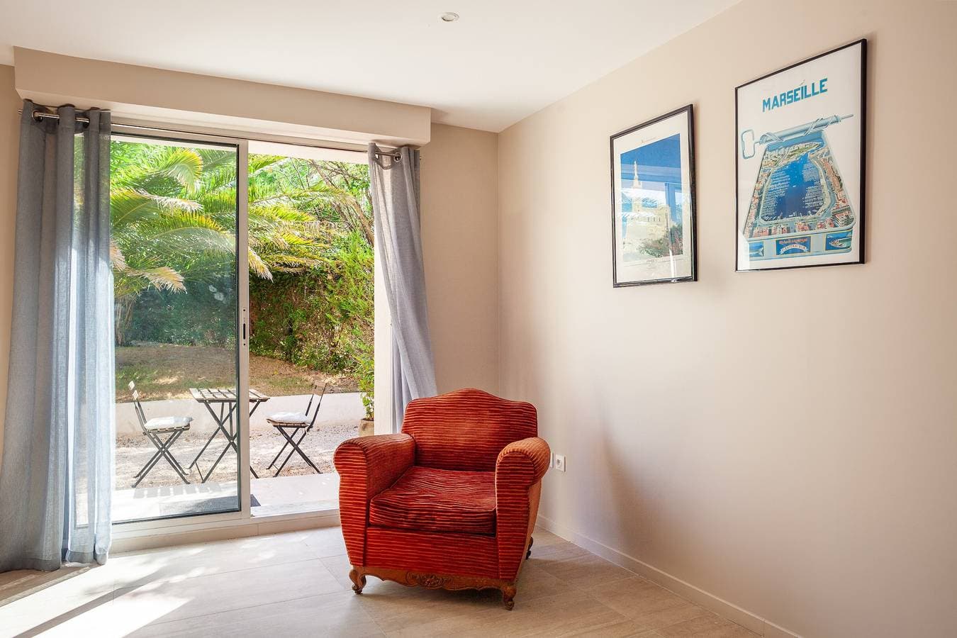 Foto 7 von 19: Ferienwohnung 'Cocon Avec Piscine Et Jardin' mit Gemeinschaftspool, privater Terrasse und WLAN