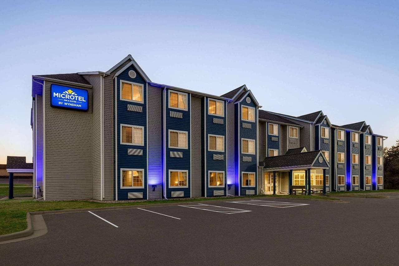 Microtel Inn & Suites by Wyndham New Ulm 1