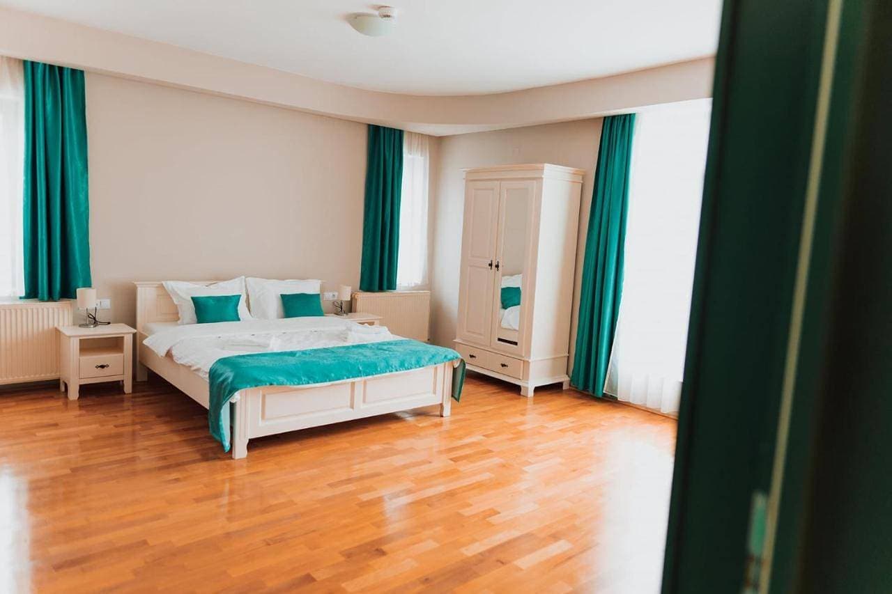 Foto 4 von 10: Deluxe Double Room with Balcony