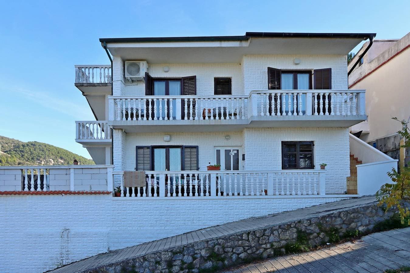 Foto 3 von 23: 2-Zimmer-Ferienwohnung mit Balkon Banjol, Rab A-16082-a
