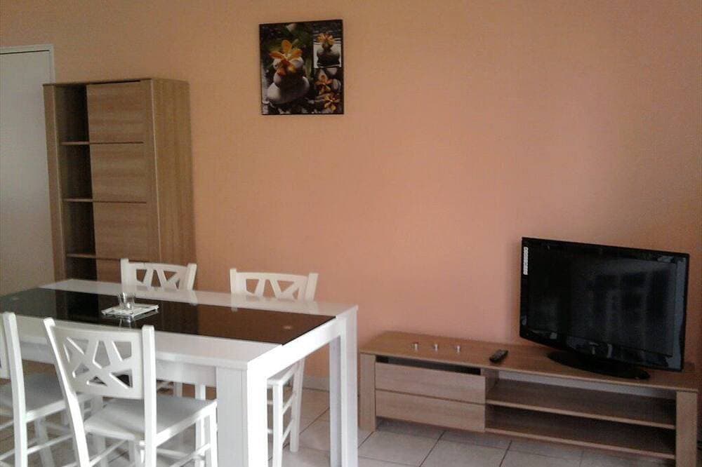 Foto 10 von 15: Stay in Caen - Spacious 4 Bedroom Apartment, Near the Beach