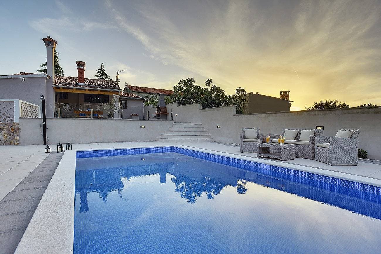 Foto 2 von 32: Herrliche Villa mit privatem Pool, Klima, WLAN, Sonnenliegen