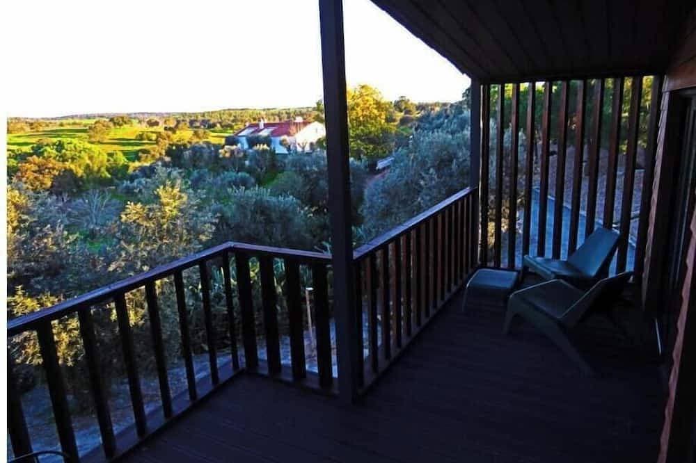 2-Bedroom House: A Comfortable Home with a Stunning View 1