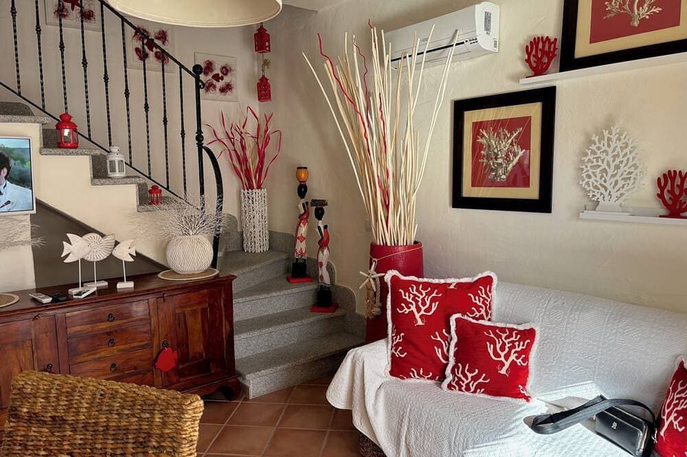 Foto 5 von 30: Villa Red Coral: sleeps 4, shared swimming pool, parking,