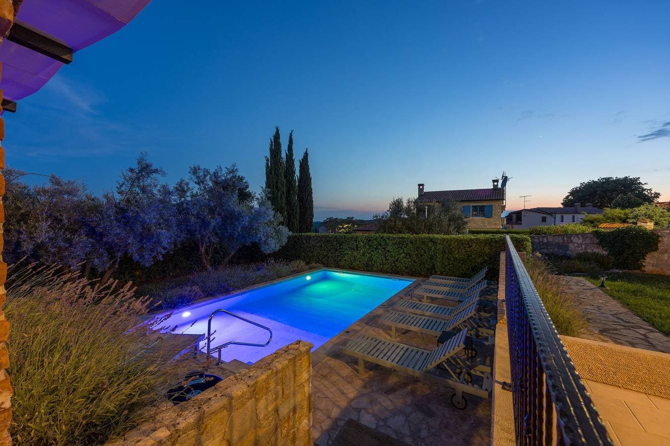 Foto 8 von 36: Vila Aryana With Pool
