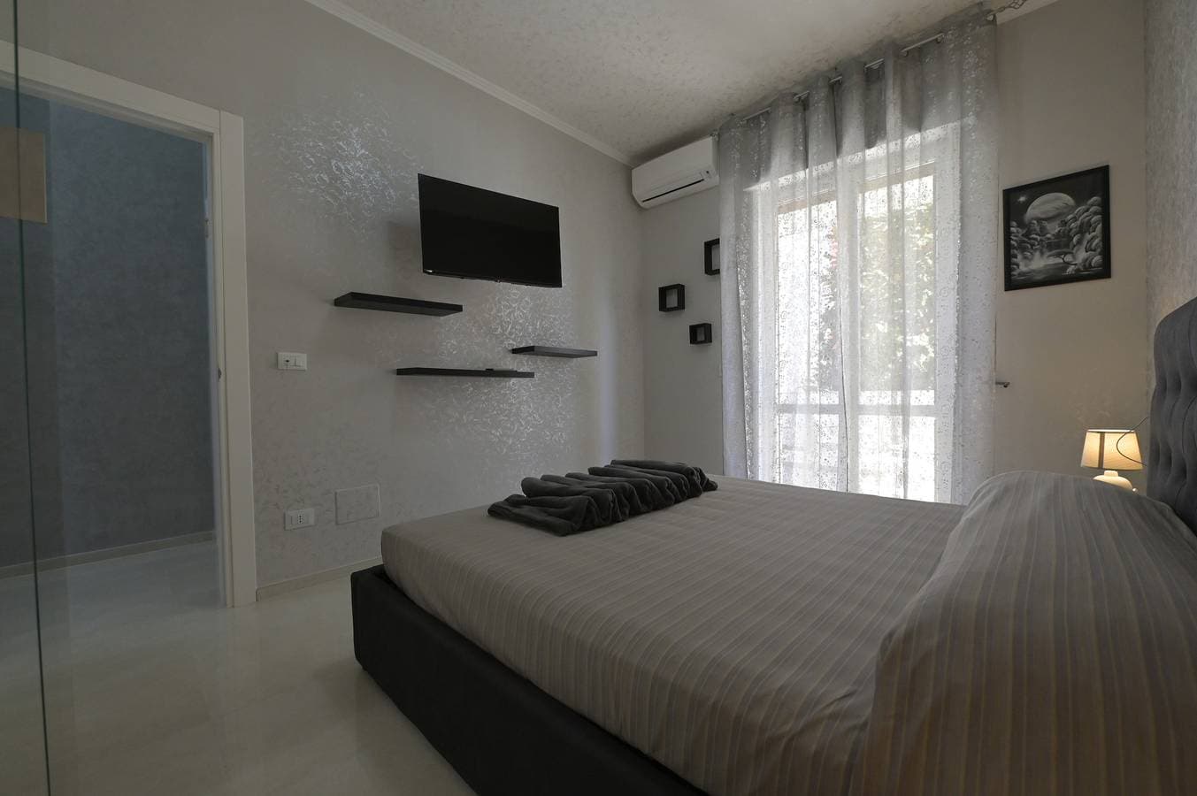 Foto 8 von 16: Doppelzimmer 1 mit WLAN und Klimaanlage