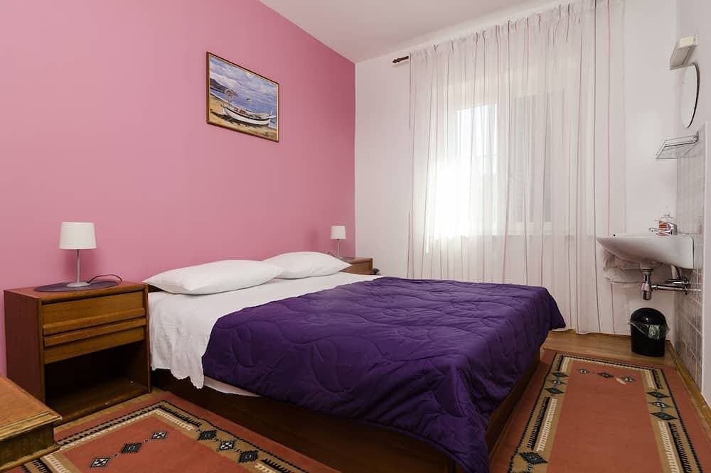 Foto 7 von 17: Guesthouse Moretic - Suite mit 2 Schlafzimmern, Balkon und Meerblick