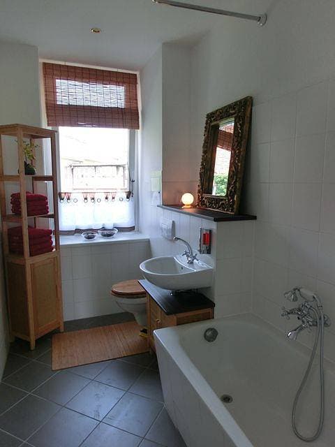 Foto 6 von 6: Ferienwohnung KiezFlair - Ferienwohnung 51 qm, Wohn-/Schlafzimmer, Schlafzimmer, max. 4 Personen