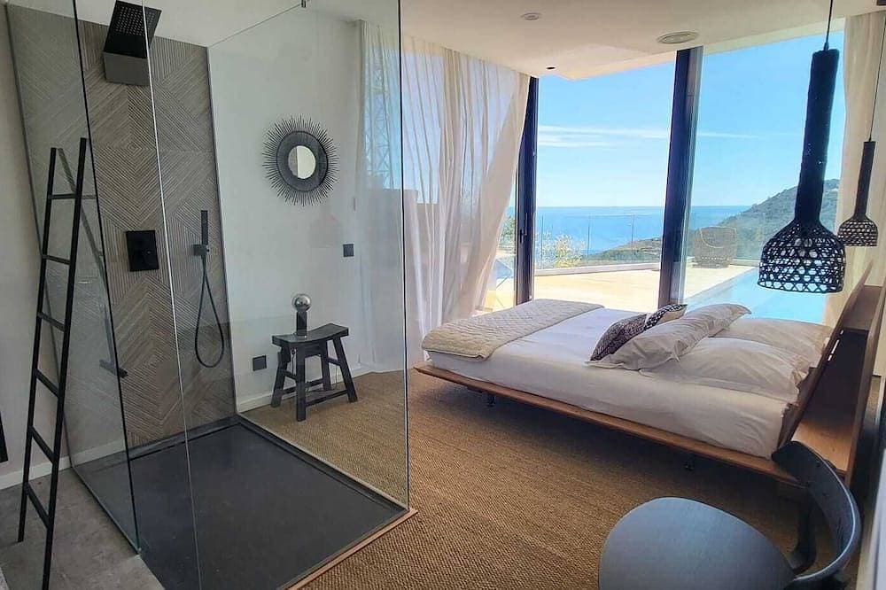 Foto 3 von 30: Neue moderne Villa - Sa Tuna-Ansicht, beheizter Spiegelpool und Klimaanlage