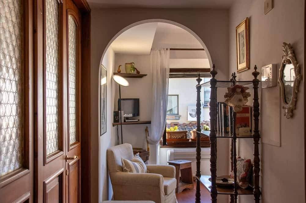 Charmante, romantische Wohnung, Ponte Vecchio (50 m), Klimaanlage, WIFI, Aufzug, voll ausgestattet 1