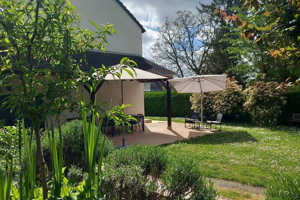 Charming Townhouse Apartment – South-Facing & Steps from the Loire à Vélo 1