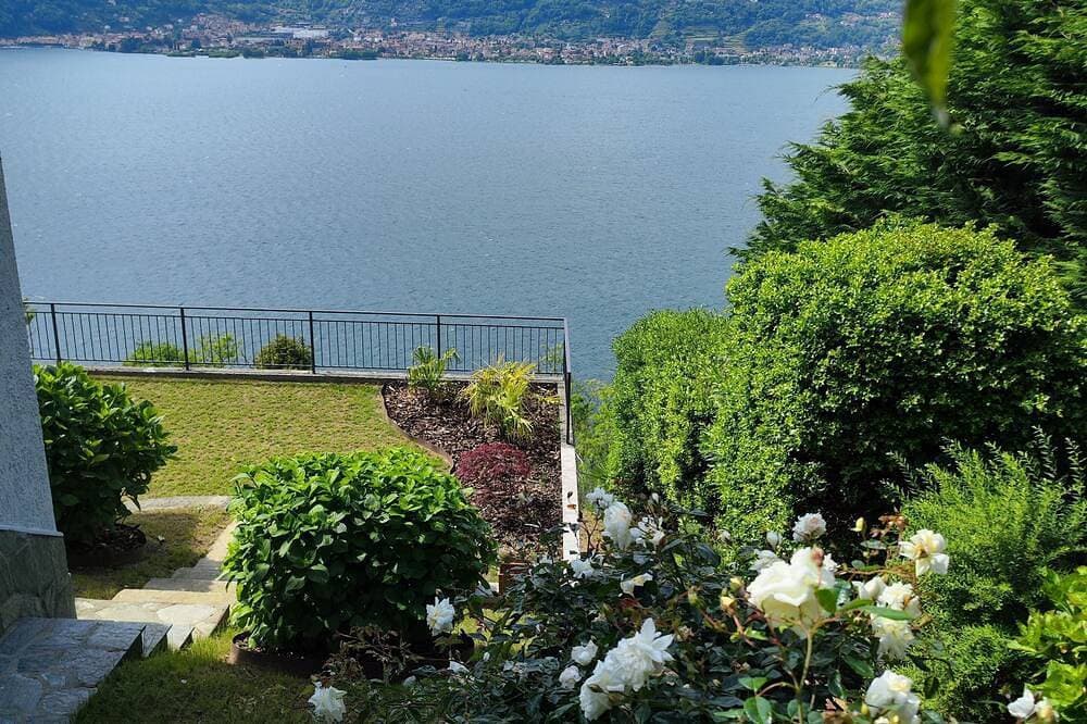 Foto 4 von 30: Laguna Blu - Dream Villa with panoramic Jacuzzi on Lake Como
