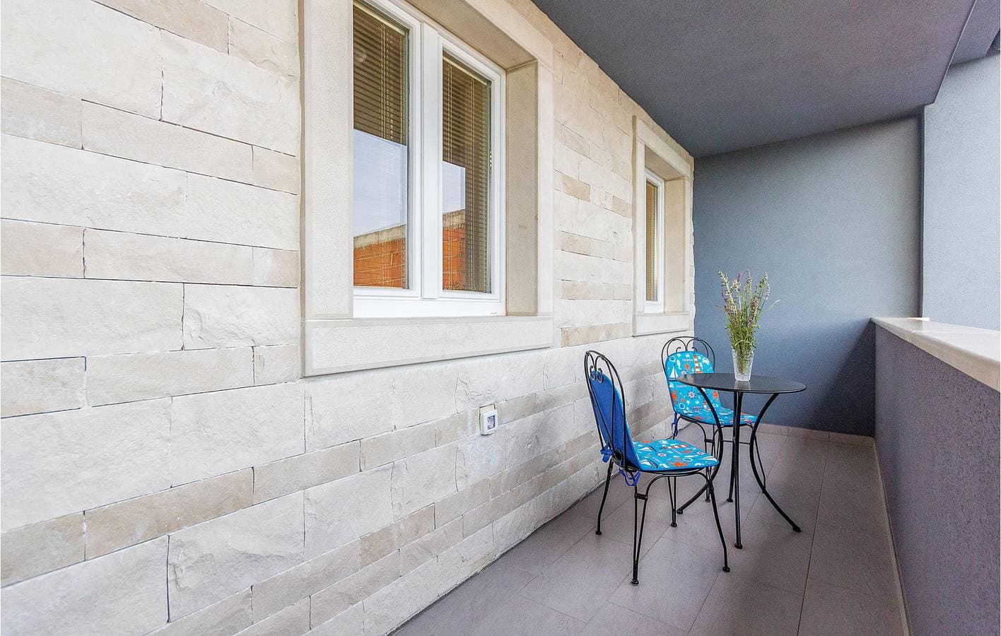 Foto 6 von 35: Modernes Apartment mit 2 Schlafzimmern, Pool und WLAN in der Nähe von Manjadvorci