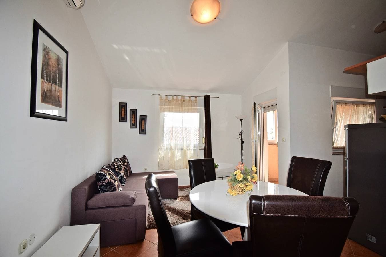 Foto 5 von 24: Comfortable apartment near the Hidrobaza beach