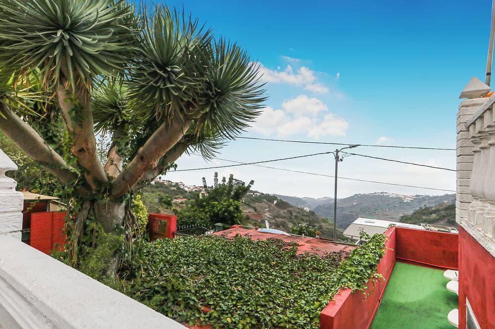 Foto 11 von 30: Mountain Chalet with Sea Views & Pool