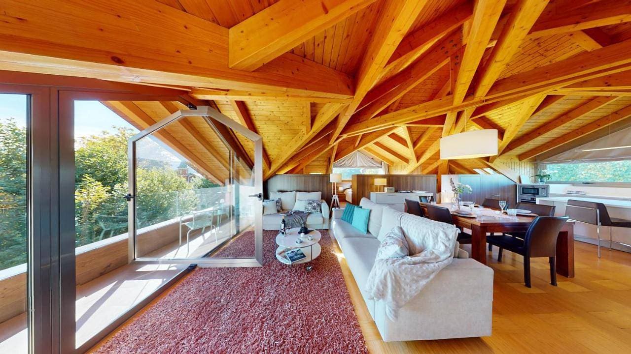 Foto 2 von 45: Two-Bedroom Apartment  with Balcony and Mountain View