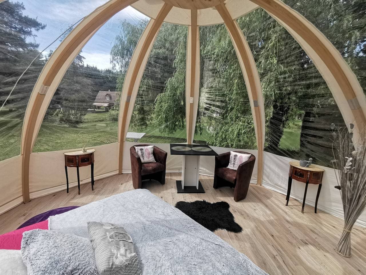 Foto 11 von 31: Gästezimmer „Bulle des Châteaux“ mit WLAN und Pool