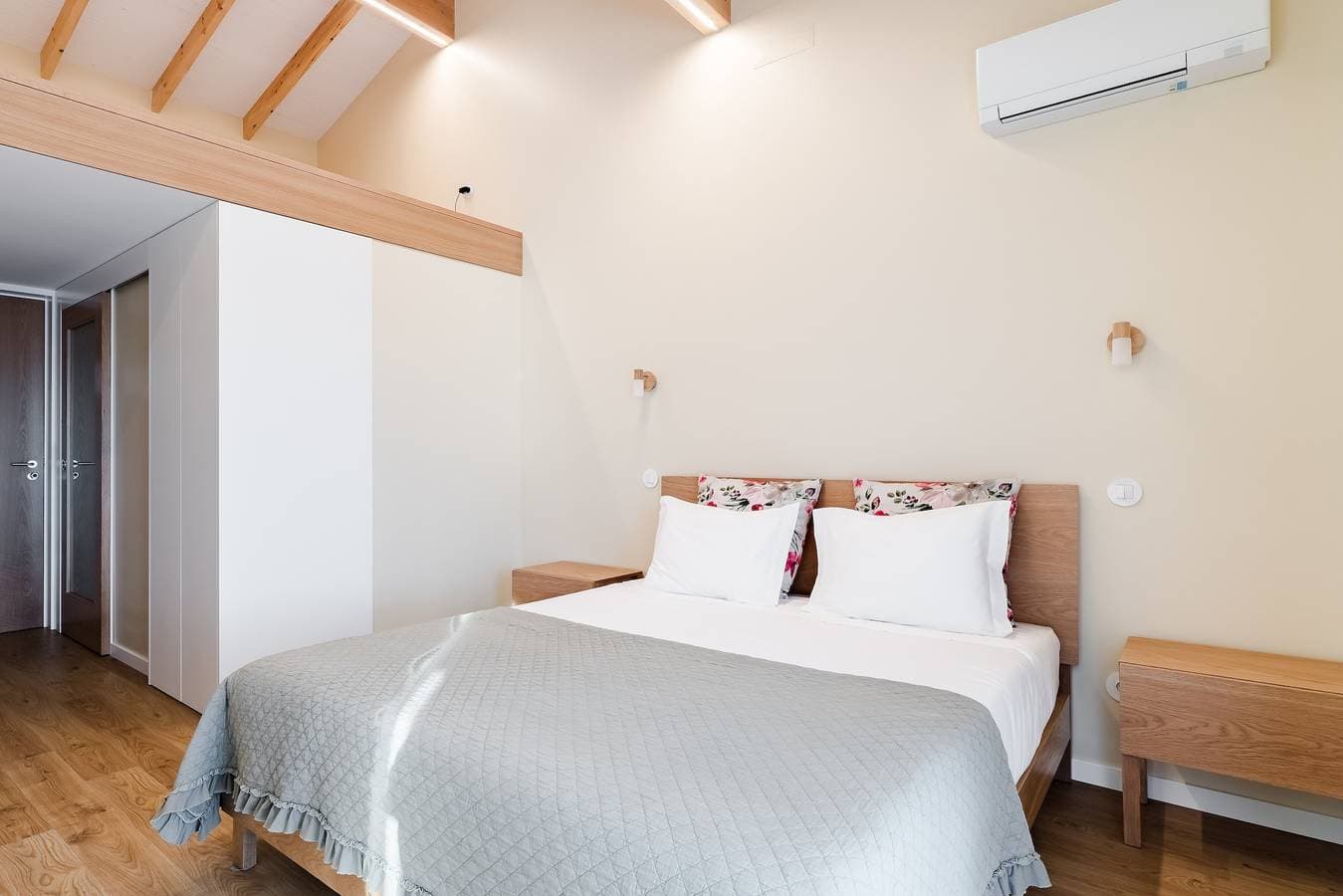 Foto 11 von 17: Zimmer 'Avó Custódia - Quarto' mit Bergblick, WLAN und Klimaanlage