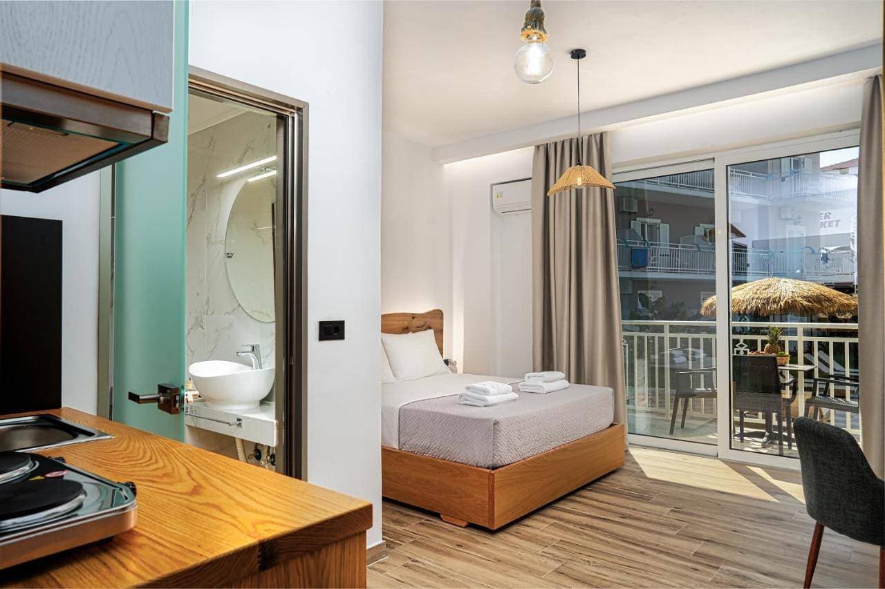 Amoudi Studios Apartments Hotel 1
