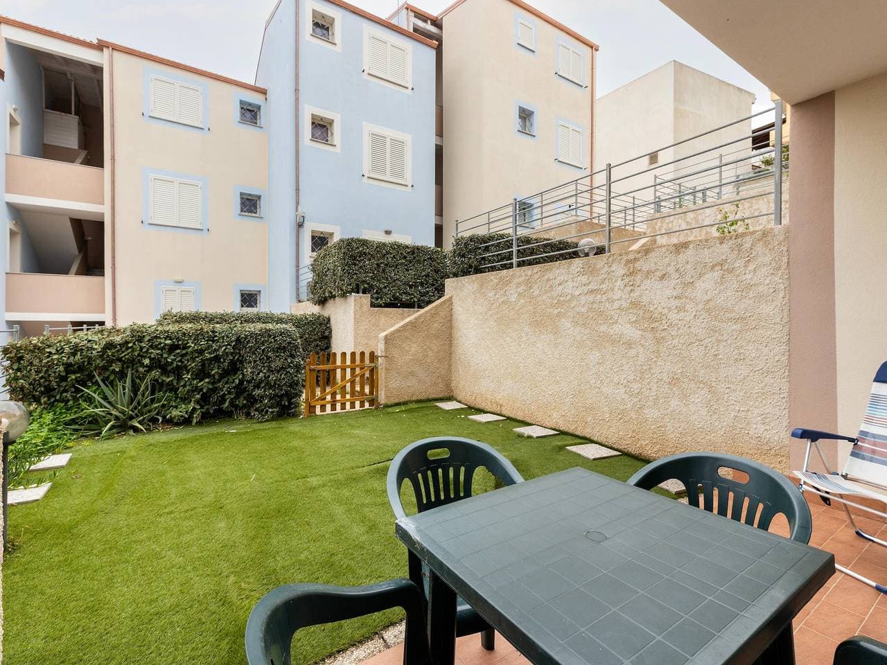 Foto 4 von 38: Privater Swimmingpool und privater Garten
