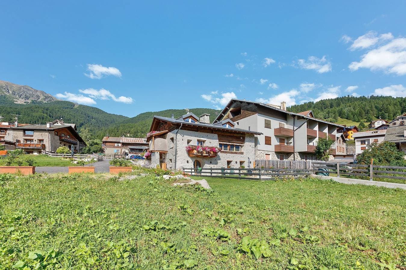 Foto 9 von 37: Ferienwohnung 'Scoiattolo' mit Bergblick, Gemeinschaftsgarten und Wi-Fi