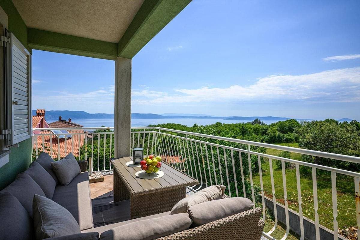 Barba Ive - Sea View Apartment near Sveta Marina 1