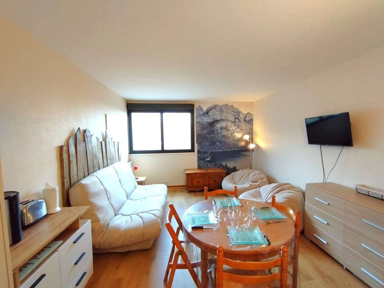 Foto 5 von 10: Gemütliches Studio für 4 in St-Lary mit ausgestatteter Kochnische