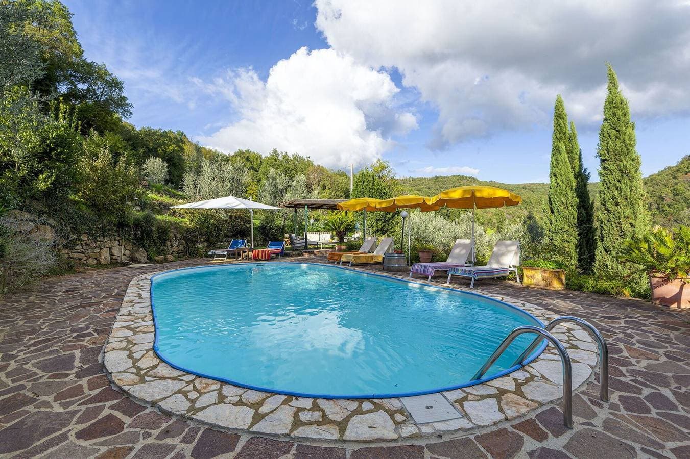 Foto 6 von 39: Villa für 6 Personen mit Pool