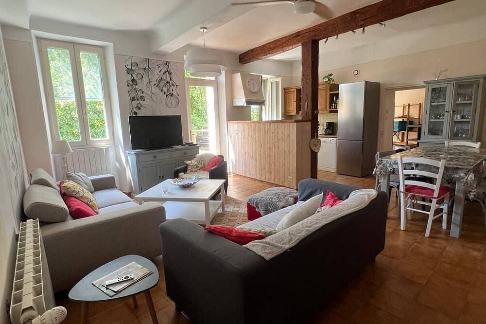 Foto 8 von 30: Ferienhaus Fluss im Dorf