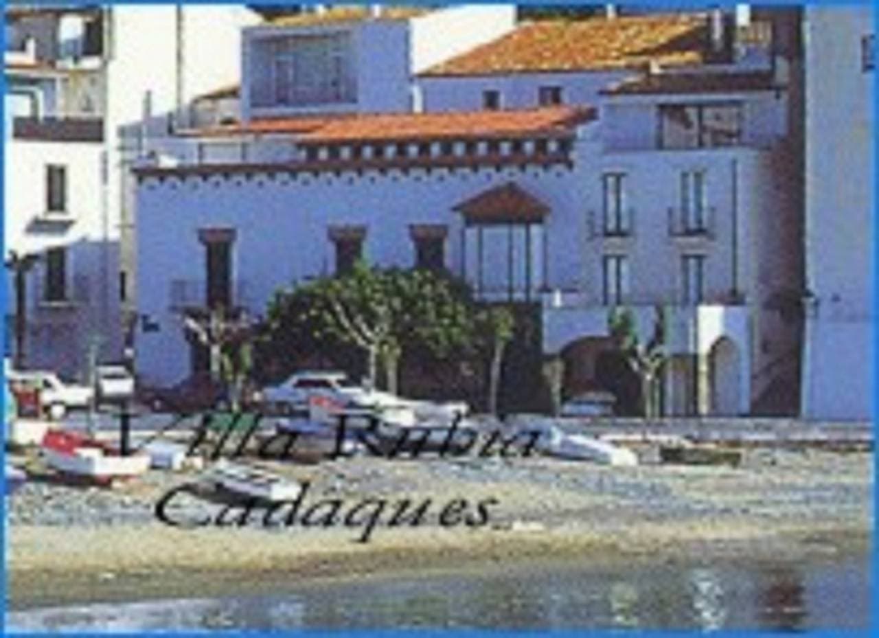 Foto 10 von 30: Strandhaus in erster Linie in der Mitte von Cadaques