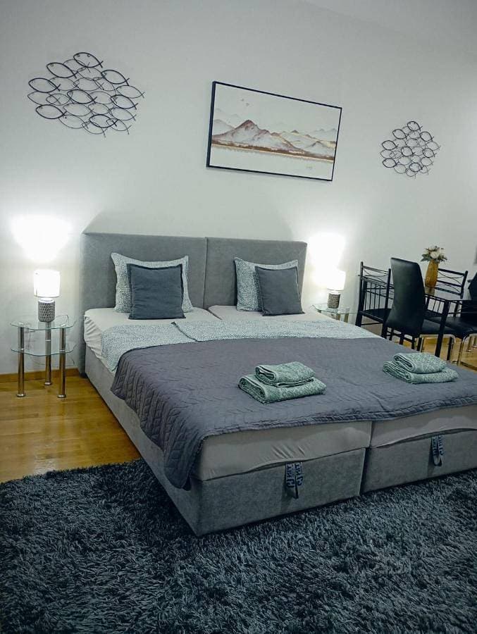 Foto 3 von 21: "Apartman 100" With Parking by Vladika