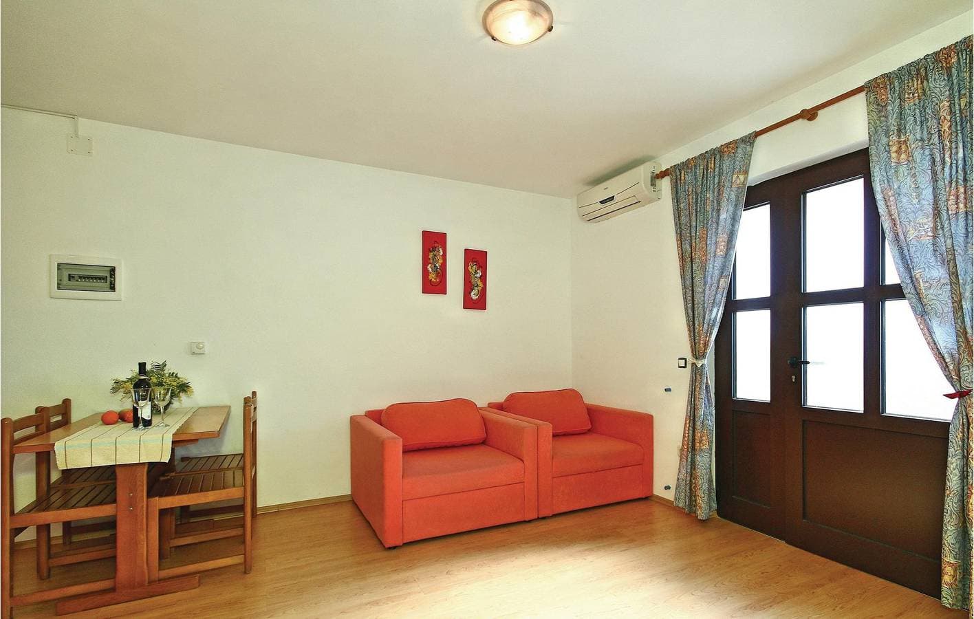 Foto 11 von 28: Gemütliche Ferienwohnung mit Terrasse, WLAN und Parkplatz in der Nähe des Restaurants Captain Morgan