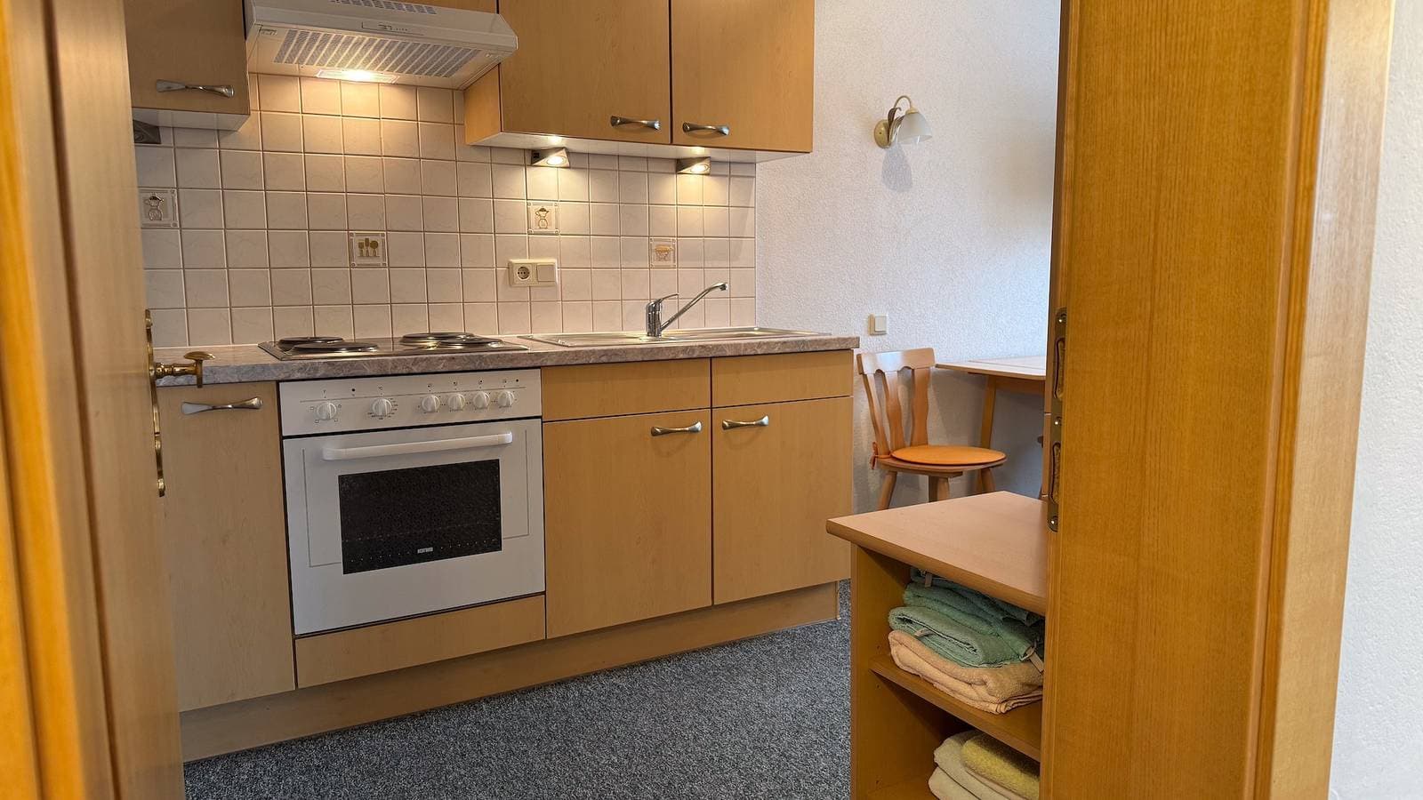 Foto 12 von 26: Einzimmerapartment '3' mit Bergblick, Gemeinschaftsterrasse und Wi-Fi