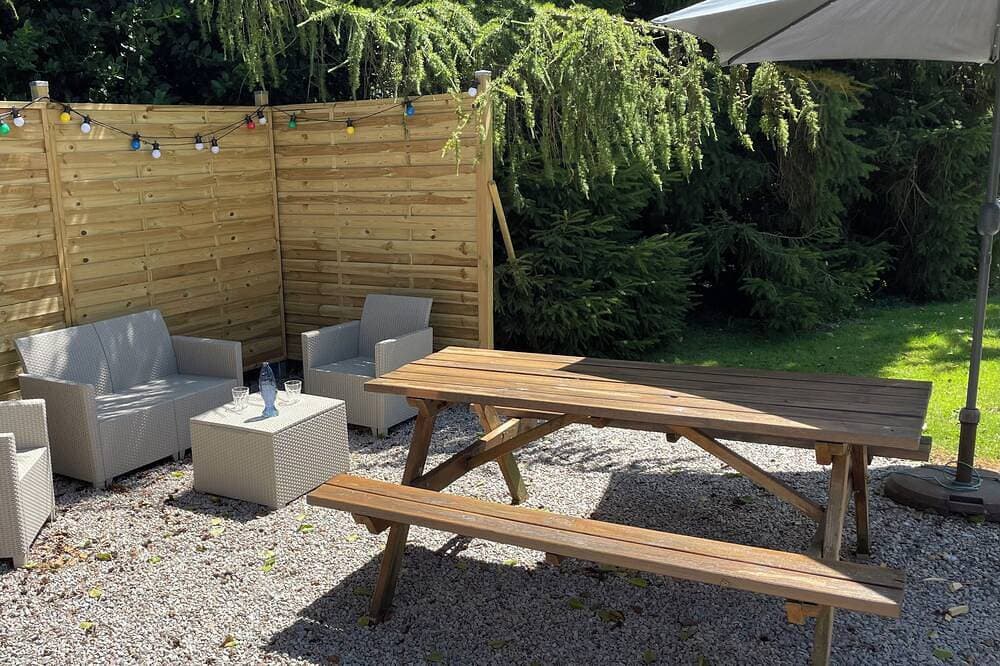 Foto 7 von 9: Cozy Travel Trailer in Normandy
