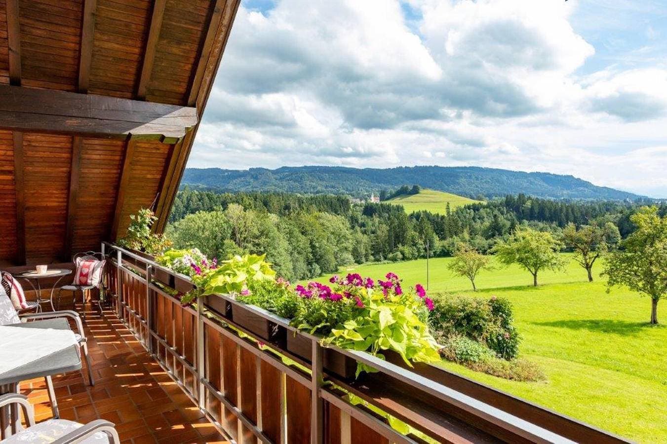 Foto 12 von 27: Ferienwohnung "Säntisblick" mit Bergblick, WLAN, 15m² überdachter Süd-Balkon, Haustiere auf Anfrage