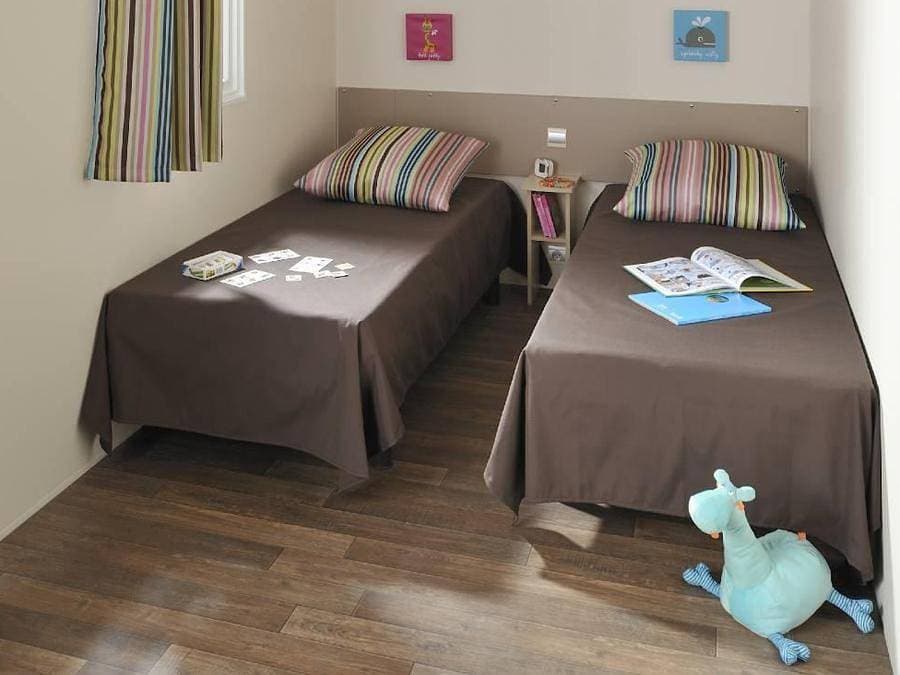 Foto 8 von 41: Camping Le Marqueval - Mobilheim 6 personen - Super Cordelia 32m² - 3 Schlafzimmer