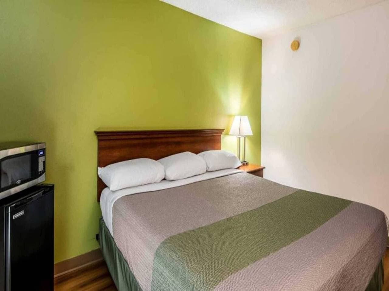Foto 13 von 34: 1 Kingsize-Bett | Nichtraucher, Kühlschrank
