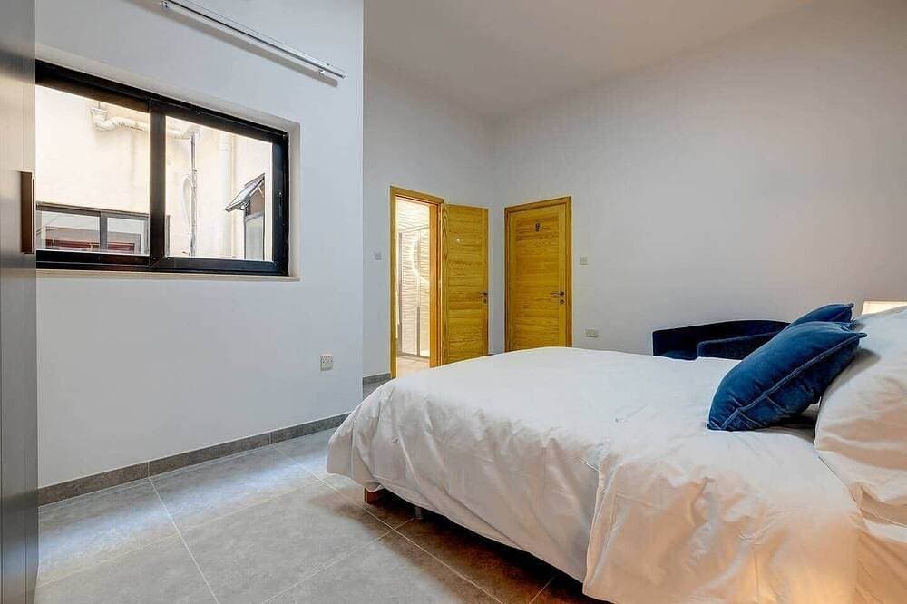 Foto 5 von 30: Charming 3Br Apartment, Steps from Balluta Bay