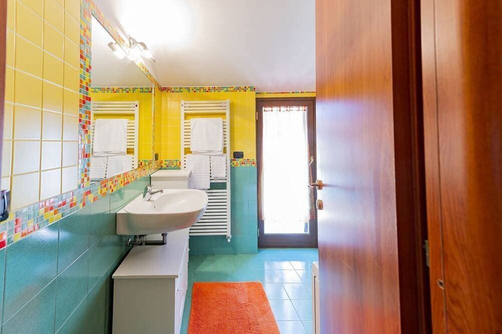 Foto 11 von 30: GuestHost - Nice 80 sqm apartment on two levels, perfect for 2 people, located on the first floor of a semi-detached house Without a lift (stairs to access it). The accommodation is located in San Martino, a quiet and peaceful neighborhood where you can