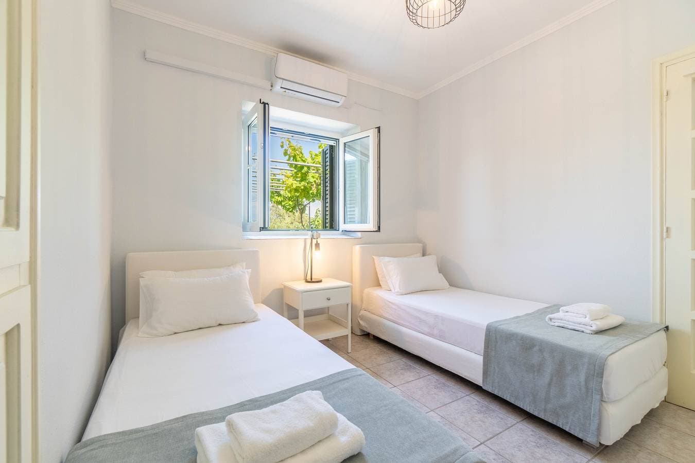 Foto 11 von 32: Villa 'Antipaxos Sunset House' mit Meerblick, WLAN und Klimaanlage