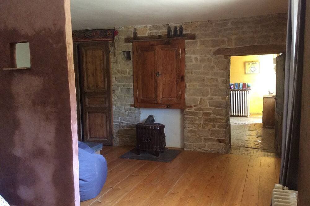 Foto 13 von 22: Cottage Charakter in einem ruhigen Dorf an den Hängen des Monte Poupet