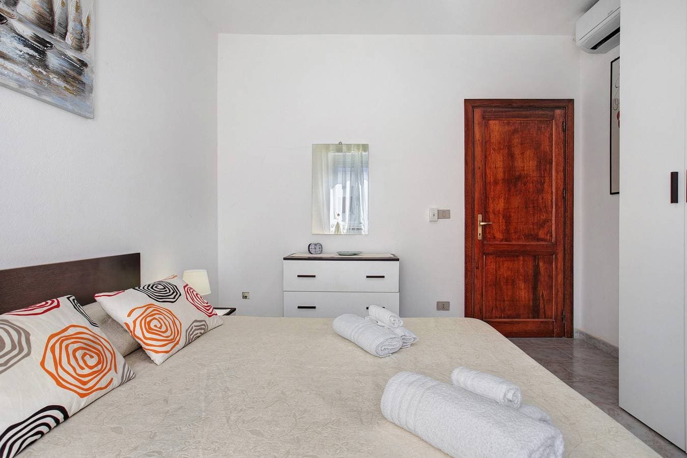 Foto 13 von 28: Ferienhaus 100 m vom Strand mit privater Terrasse, Balkon und Klimaanlage